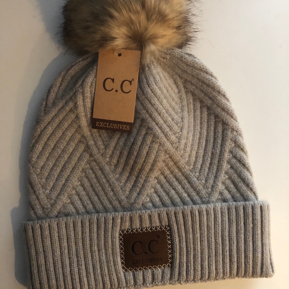 Beanie hat grey with puff ball